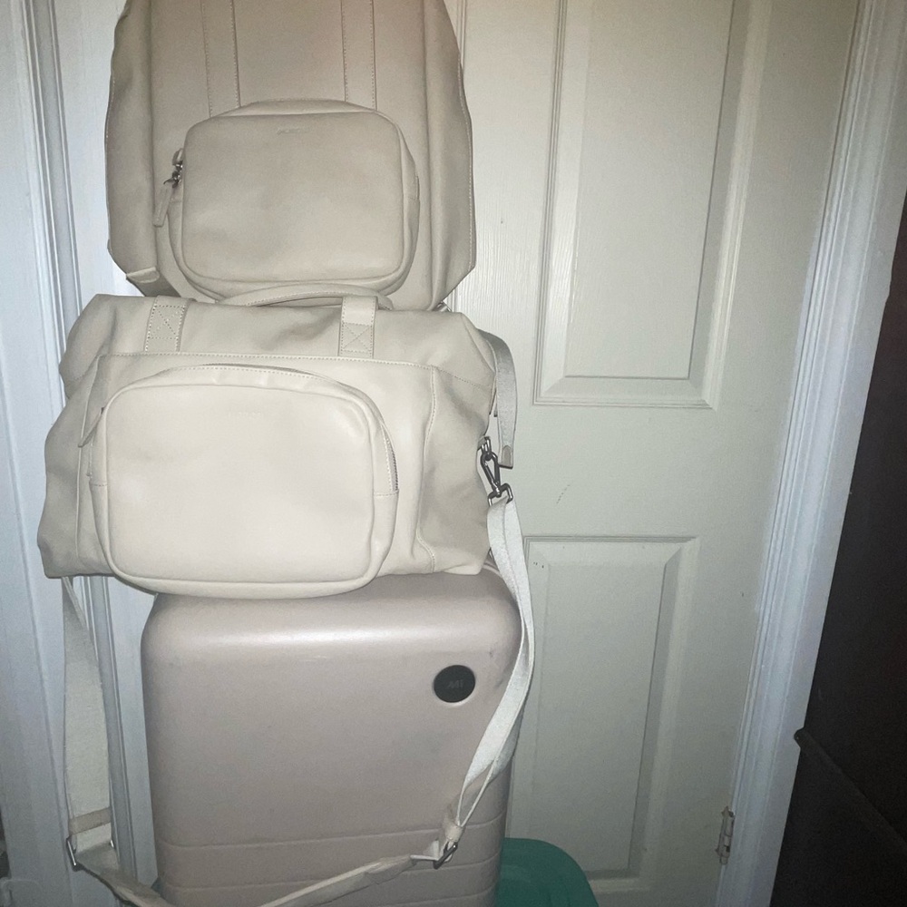 Elegant Cream Travel Bag Set